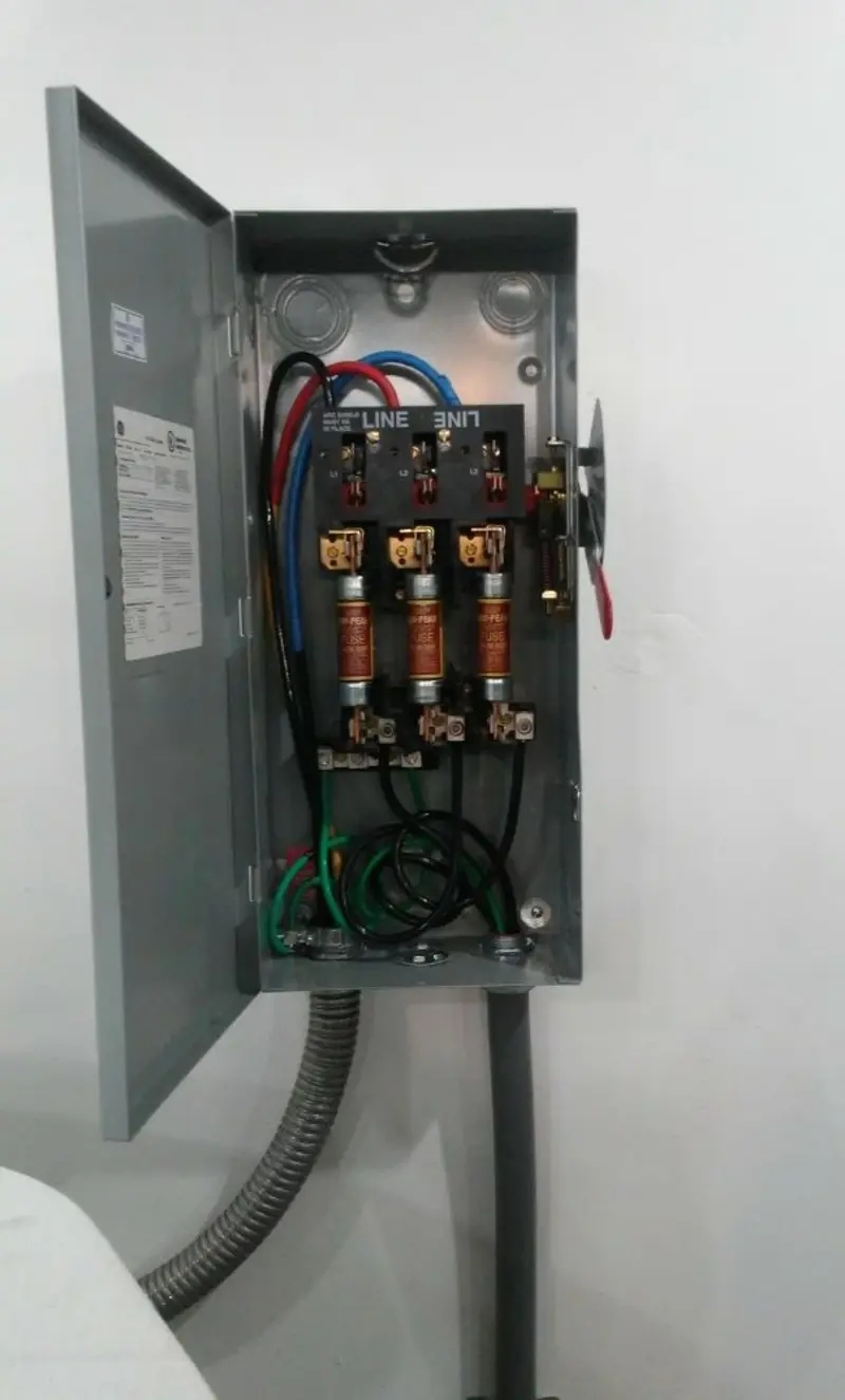 Three-phase disconnect switch installed for Smoke Detector Installation in Stanton